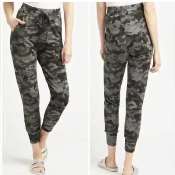 Sundry Grey Camo Cropped Pocket Jogger from Evereve Sz 3 /Medium EUC. USA made - Picture 1 of 5